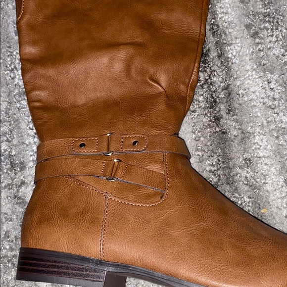 boots - Picture 2 of 3